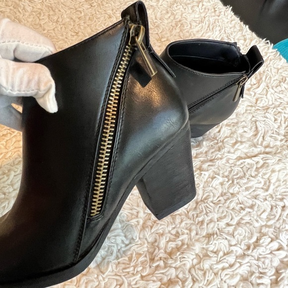 Super cute ankle booties brand new never worn! 💗 - Picture 3 of 10